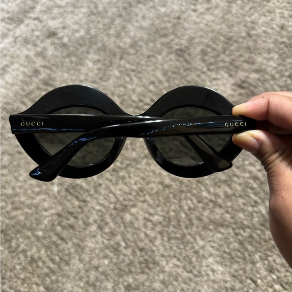 Gucci GG0085S 002 Black (Lip) Sunglasses - Picture 4 of 8